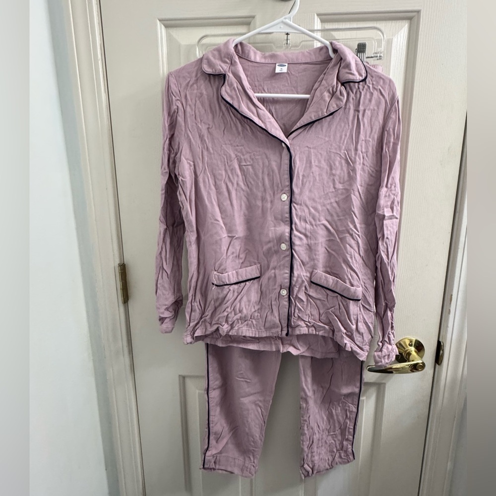 Old Navy Mauve Pajama set top is XS and bottoms are s